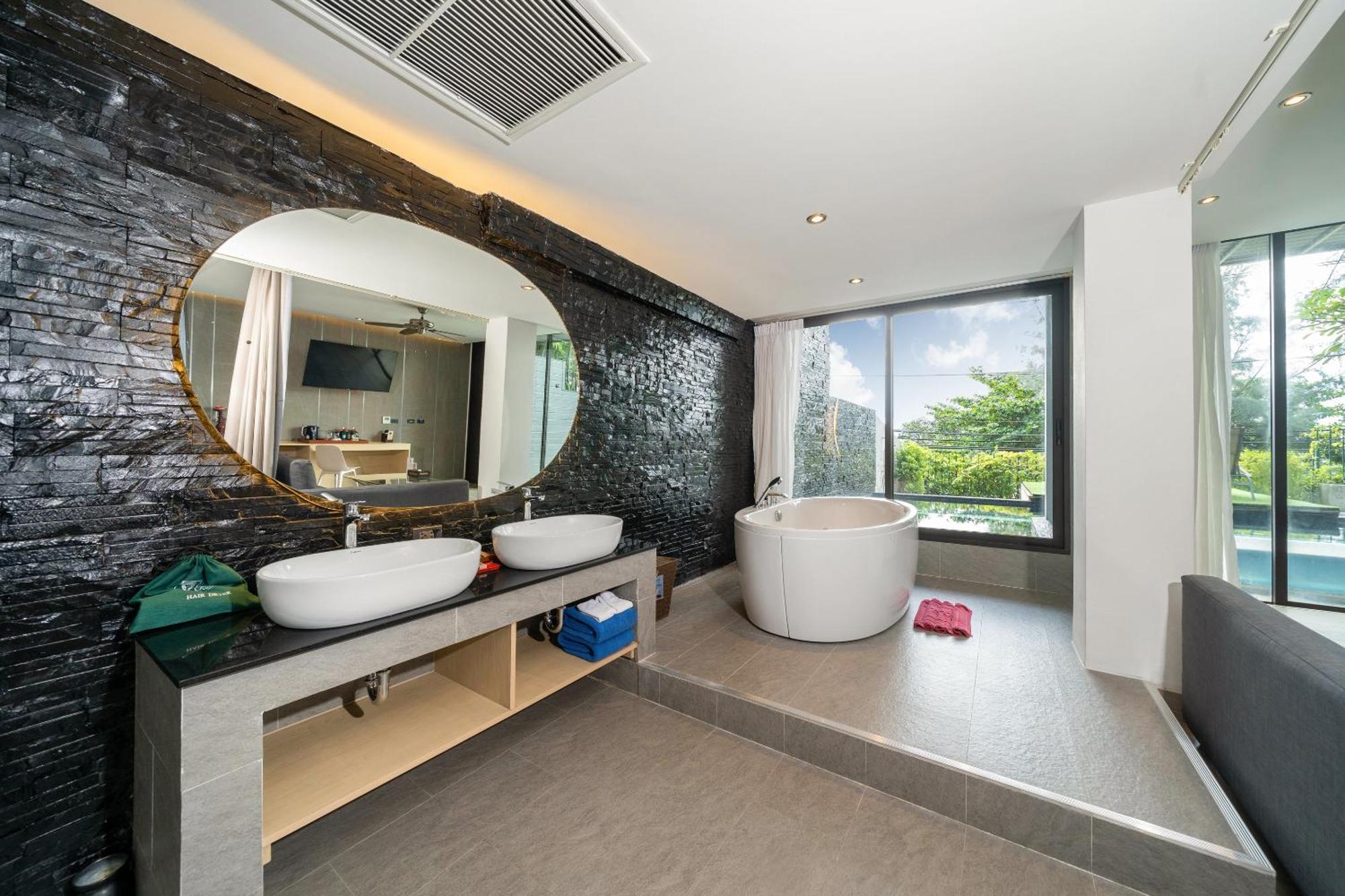 Indochine Resort And Villas - Sha Extra Plus Patong Dış mekan fotoğraf Bathroom